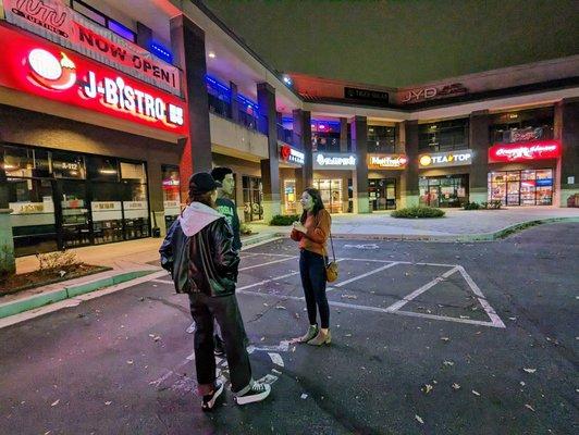 The busy corner of Peachtree Pavilion. J-Bistro, Ten Seconds Yunnan Rice Noodle, Sweet Spot, MeetFresh, Tea Top. Tiger Sugar coming soon.