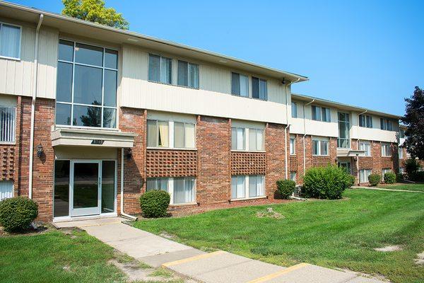 Huntington On the Hill Apartments