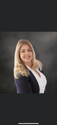 Hi I'm Tracie Bryan are you looking to buy or sell real estate on Fort Myers?