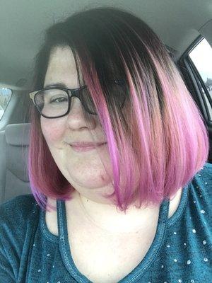 Fantastic job by Melanie here at Fantastic Sams. Great service and she can help you figure out what you want.