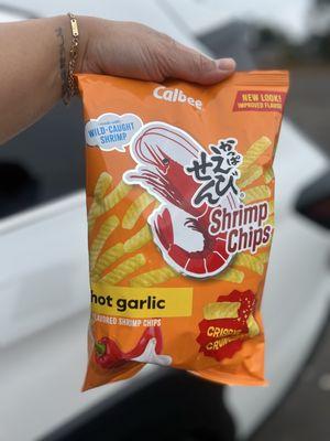 I thought all the stores weren't carrying my fave hot garlic shrimp chips, but this whole time, they revamped their design.