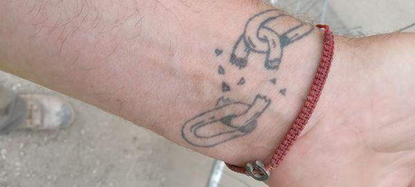 Looks like a little kid could do better fuck I could tattoo myself better!