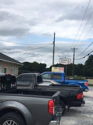 The Timeless Tavern - Awesome dive bar