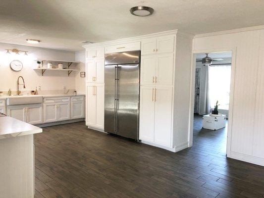 Built in refrigerator and the front loaders!