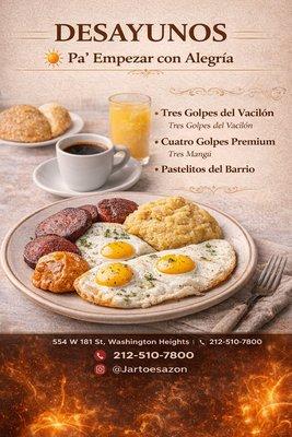 Desayunos dominicanos clásicos como Tres Golpes, pancakes y pastelitos, llenos de sabor y tradición.