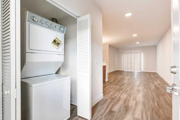 MODERNO North Hollywood