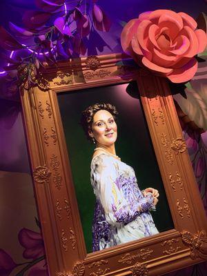 Bridgerton rotating picture of characters