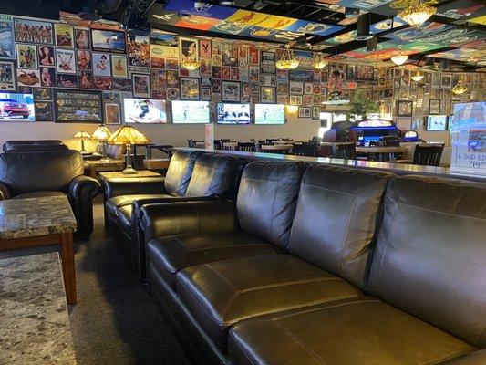 So comfy & classy! Great place to chill or meet up with your peeps!