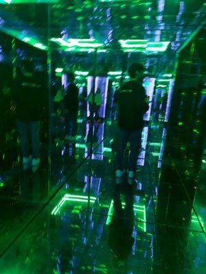 Ultimate Mirror Maze