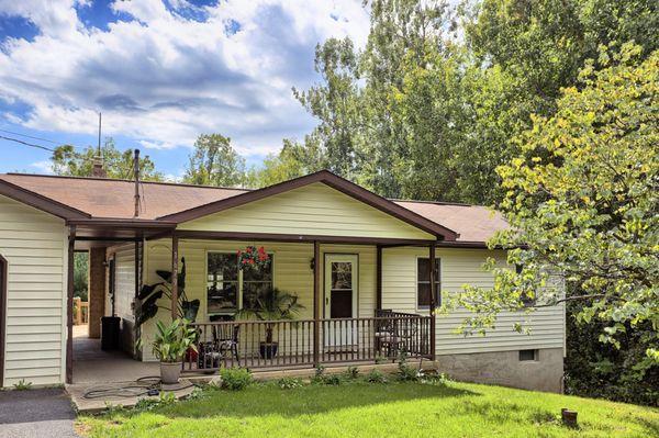 House For Rent : 1679 Barns Lane