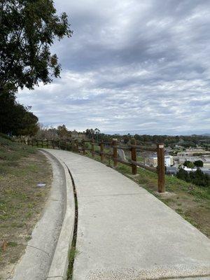Hillview Park and Trail