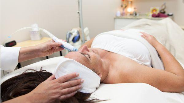 Hydra Facial: Feel your skin smooth and free of impurities.
