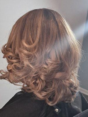 Marima offers mobile hair stylist. Beutiful balayage!