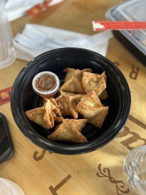Butterflies (crispy wonton with cream cheese + mock crab meat)