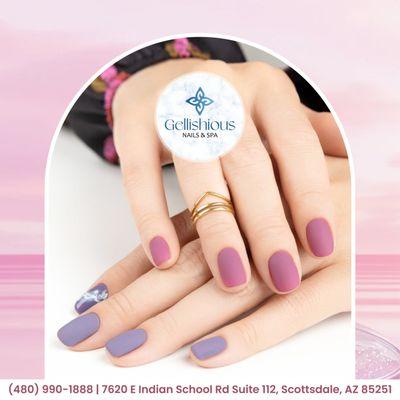 Nails that shine, designs that wow! Ready to elevate your look?
Reserve your spot today!