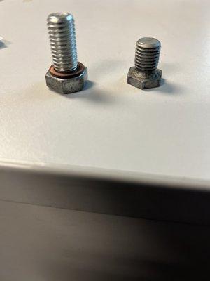 Wrong plug vs Right plug