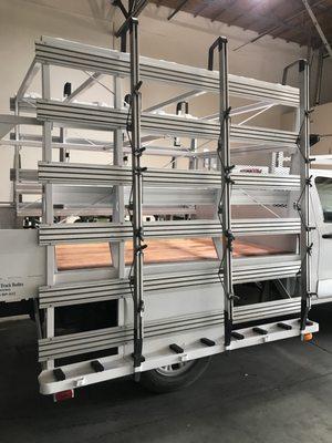 Flat bed for a glass company