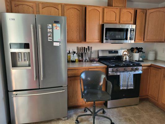 New range, converted to propane with microwave hood. Jim, the delivery person took care of us in 96° heat.