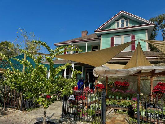 Grumbles House Antiques & Garden Shop