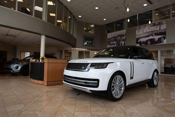 Land Rover North Hills