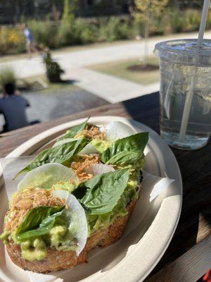 Avocado toast and an iced tea.