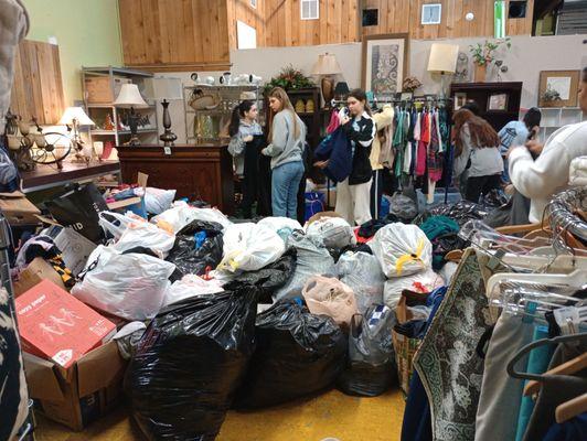 Volunteering is fun for these High Schoolers!