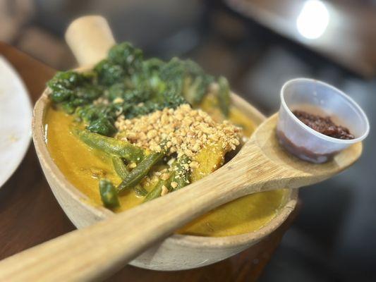 Oxtail Kare-Karen. Another solid dish. Not too strong. Light creamy sauce. And I love peanuts.