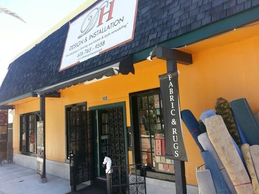 Front of retail carpet/flooring store DH Design & Installation.