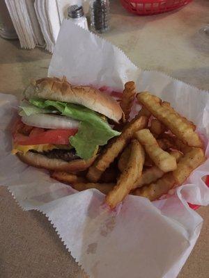 The food here is amazing. Everything is fresh, the burgers and wings are delicious!