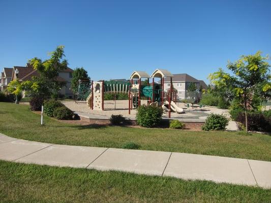 The spiderweb thingamajiggy is a fave of the younger set that frequent this park