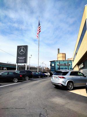 Mercedes Boston We do Long distance towing.