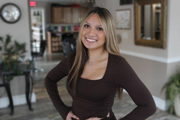 Caroline, Salon stylist