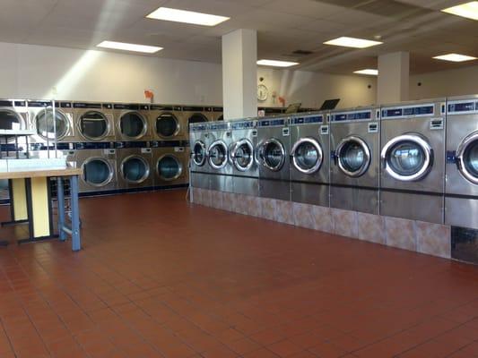 This is the best laundromat I have ever used. Attendant on duty to keep place clean, tv, free wifi.