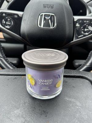 Free birthday signature small tumbler candle: lemon lavender  (instagram: @issa.cheatday) (3/14/25)
