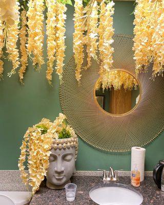 Escape in the bathroom at Elite Hands Body & Spa 