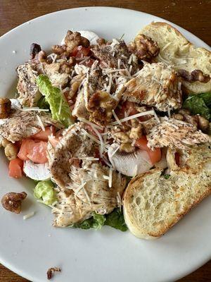 Caesar salad with nice thick cut of mushrooms with an add on of chicken. Garlic bread was nice and light. I don't like dense bread