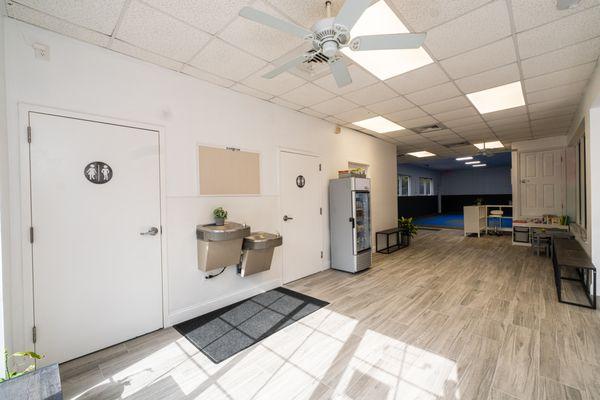 2 bathrooms, Water fountain and a fridge with cold drinks and snacks