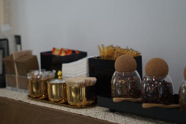 A mindful selection of herbal loose leaf teas to calm the mind, cleanse the body and elevate your energy.