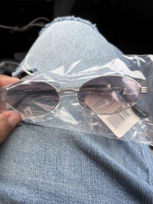 Got 2 pair of these vintage shades for such an affordable price.