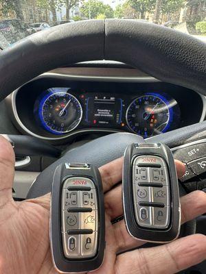 Chrysler Pacifica 2017 all keys lost. Programmed 2 keys