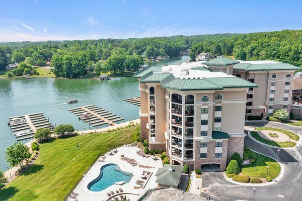 Condos at 100 Bridgewater Pointe Place, Moneta, VA