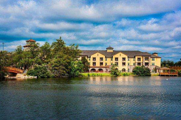 Chateau - Wildbriar Lake