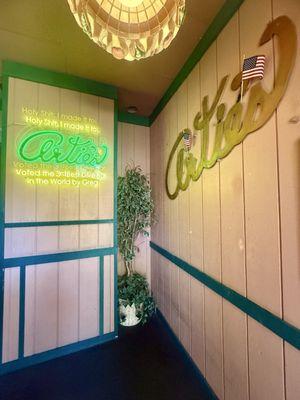 Artie's Countrywood Lounge