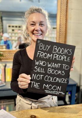 Toni, the owner and one of her clever signs.