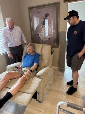 Chad and his associate explain how my husband's new FlexSteel ZeCliner works.