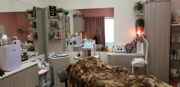 NavaShalom Skin Studio