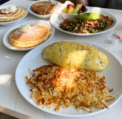 Honey Berry Pancakes and Café