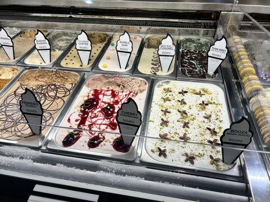 Ferrero Crunch, Cherry Cheesecake, Cold Brew Coffee... so many to choose from, all with great presentation.