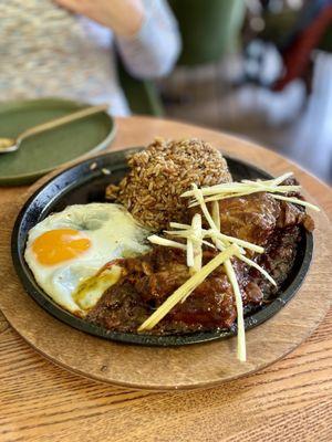 Pork belly sizzling plate. IG: @_emwong_