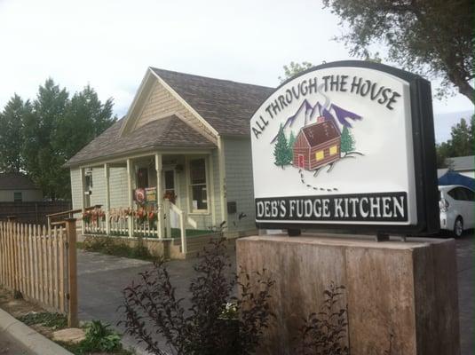 Charming little house tucked off 2nd St just waiting on you!